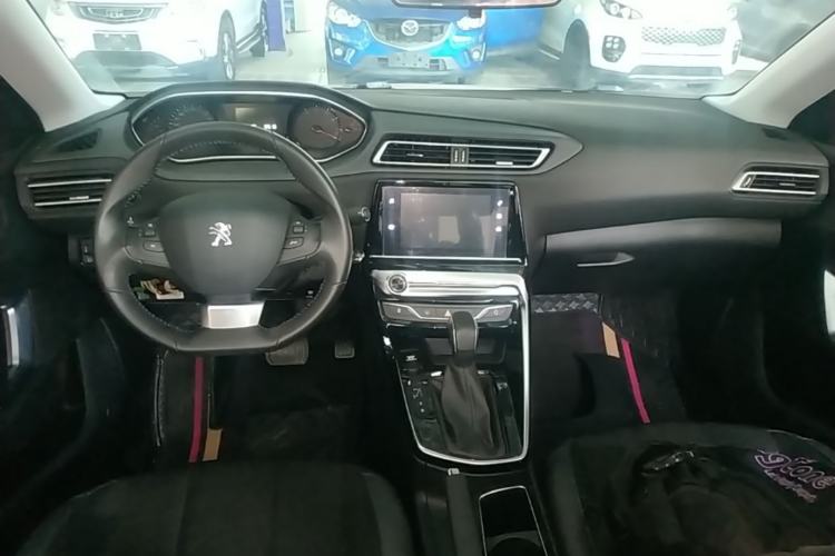 Used Peugeot 308 2016 230THP Automatic Luxury Edition Center Console