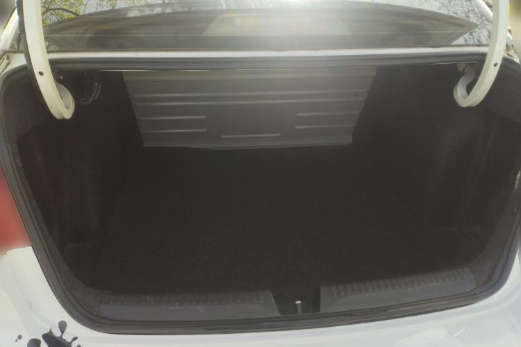 Used Volkswagen Santana 2015 1.6L Automatic Fashion Edition Trunk