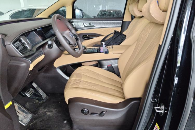 Used Denza D9 2025 DM-i Intelligent Drive 1020 Four-Wheel Drive Prestige Model Left Front Seat