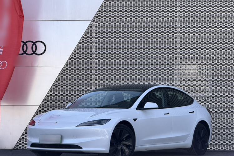 Used Tesla Model 3 2023 Long-Range All-Wheel-Drive Version