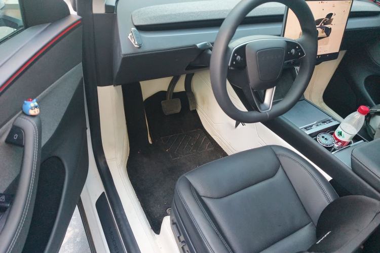Used Tesla Model Y 2025 Rear-Wheel-Drive Version
