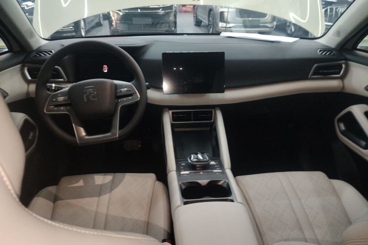 Used BYD Yuan UP 2024 401 km Active Version Center Console