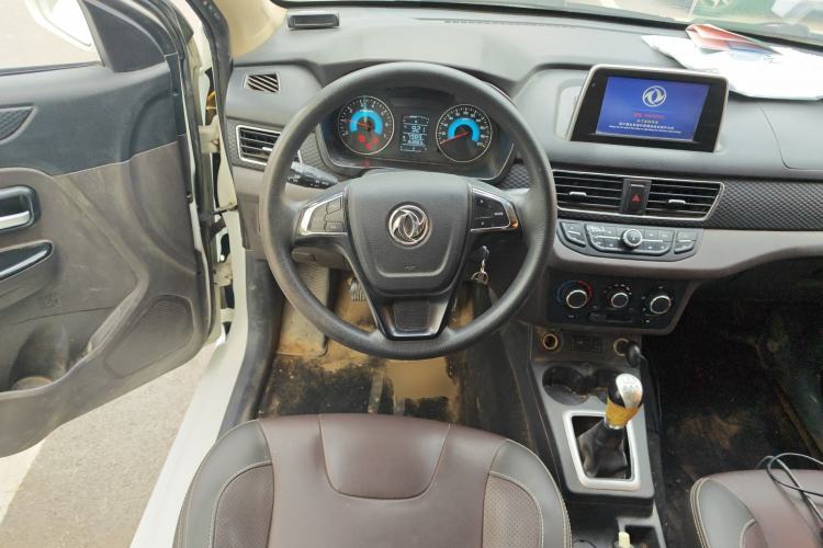 Used Dongfeng Fengon 330 2019 1.5L 330S Manual Comfort Version China VI Standard Steering Wheel