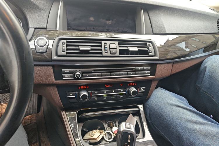 Used BMW 5 Series 2014 525Li Luxury Design Package Audio And AC Panel