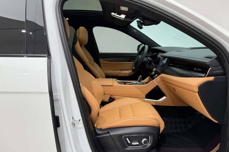 Used Lynk & Co 09 2021 2.0T Halo Six-Seater
