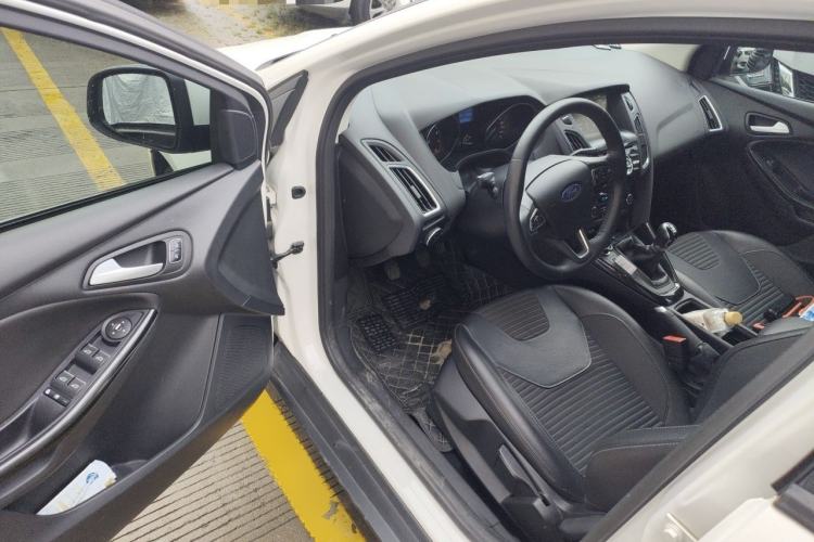 Used Ford Focus 2015 Hatchback 1.6L Manual Fashion Edition
