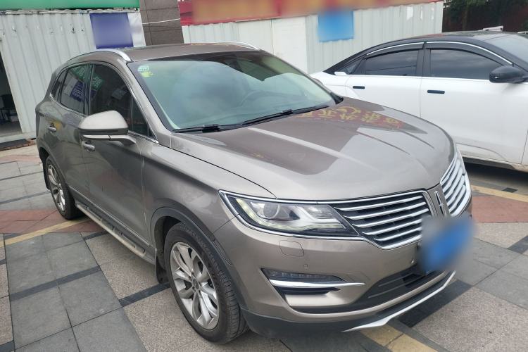 Used Lincoln MKC 2017 2.0T Two-Wheel-Drive Luxury Edition Front Right 45 Deg