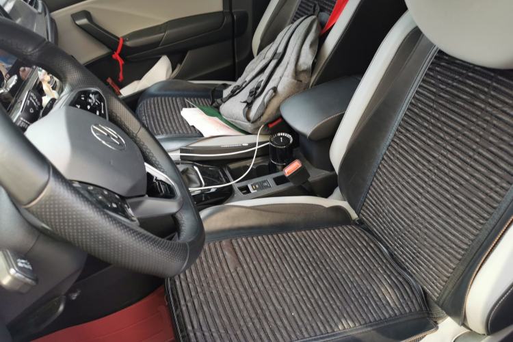 Used Volkswagen T-ROC 2023 300TSI DSG Two-Wheel-Drive Chen Guang Edition
