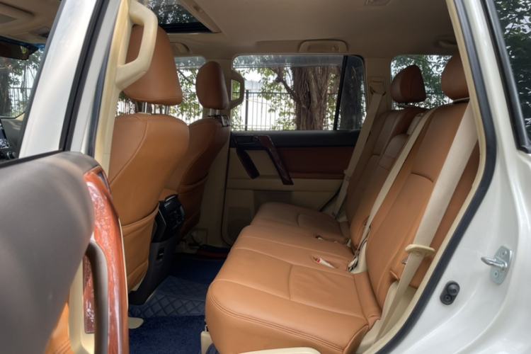 Used Toyota Prado  Interior 9