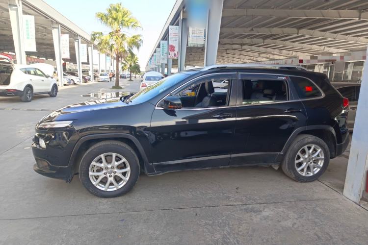 Used Jeep Cherokee 2017 2.0L Superior Edition