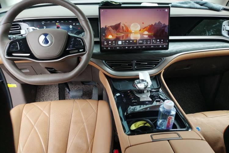 Used Denza D9 2022 DM-i 1040 Prestige Model
