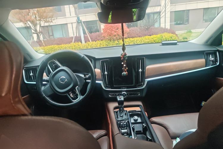 Used Volvo S90 2020 Facelift T5 Smart & Luxurious Edition
