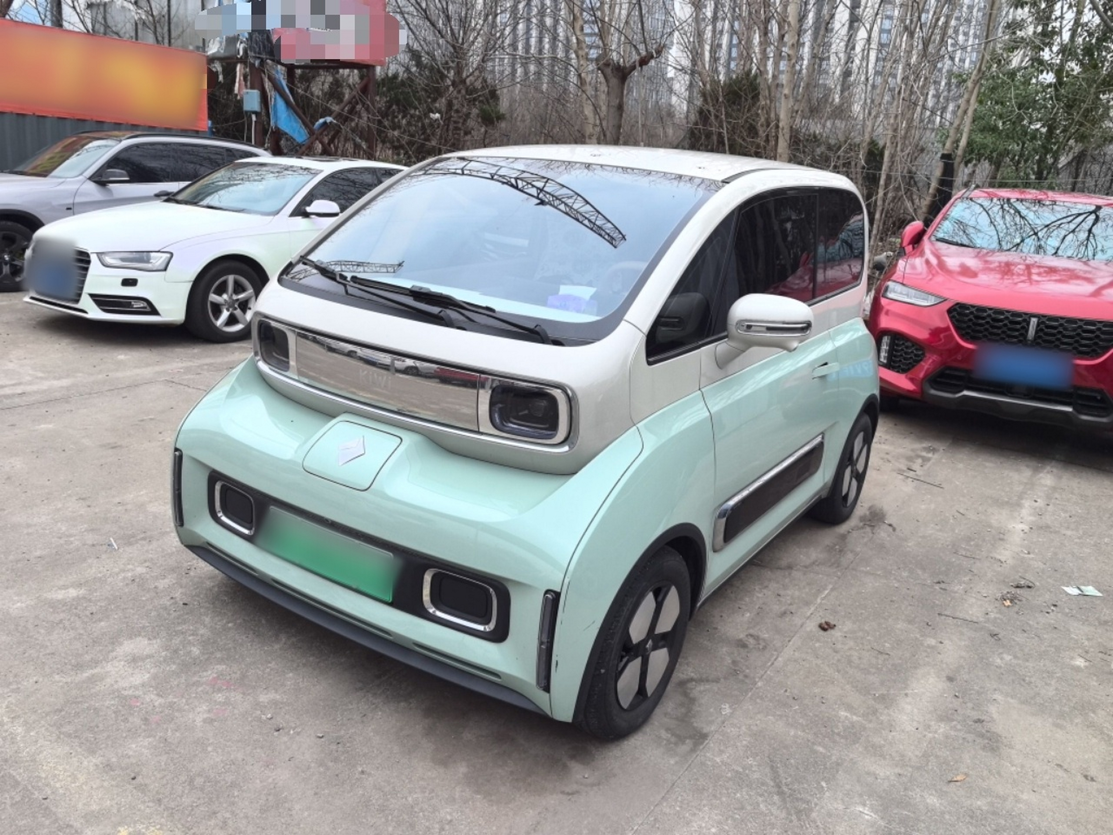 Под передней частью автомобиля