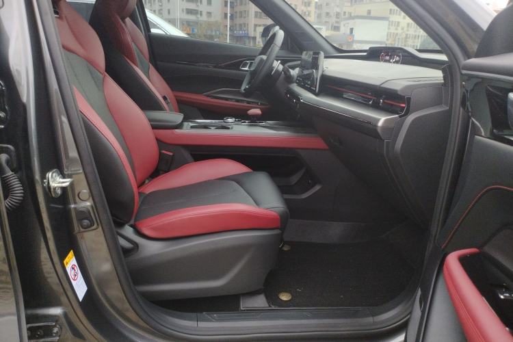 Used CHANGAN OSHAN Z6 2023 Blue Whale 1.5T DCT Smart Luxury Model Right Front Seat