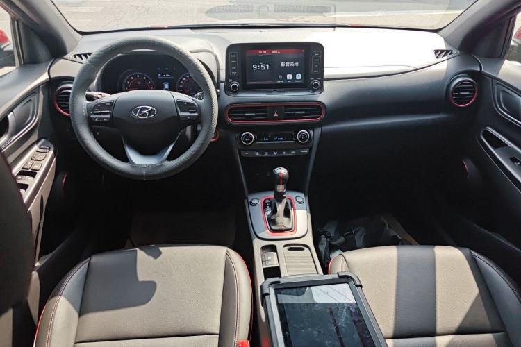 Used Hyundai ENCINO 2019 1.6T Iron Man Edition Center Console