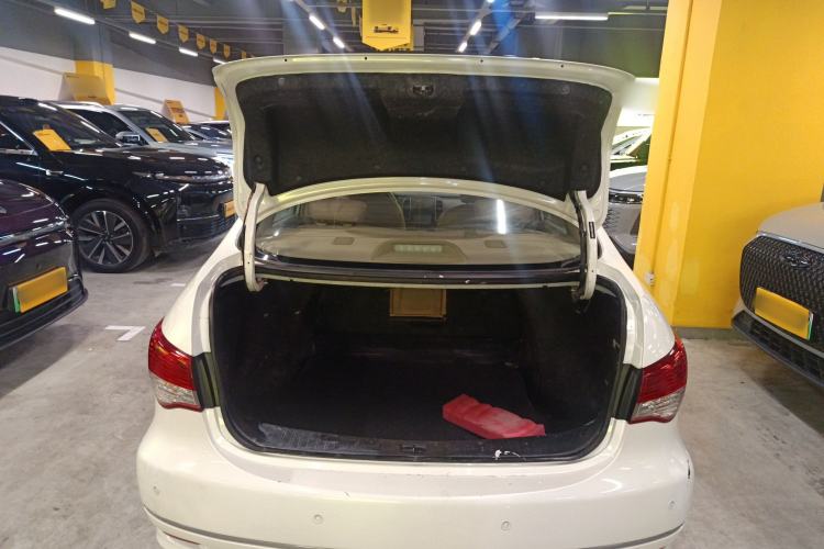 Used Nissan Sylphy 2016 Classic 1.6XE Manual Comfort Edition Trunk