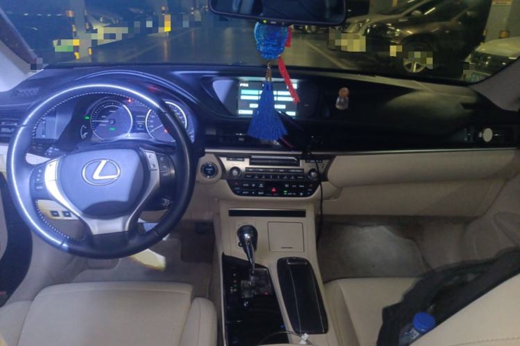 Used Lexus ES 2013 300h Elite Edition