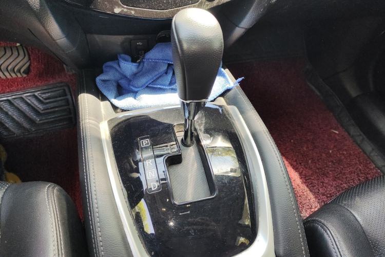 Used Nissan X-Trail 2014 2.0L CVT Comfort Edition 2WD Gear Lever