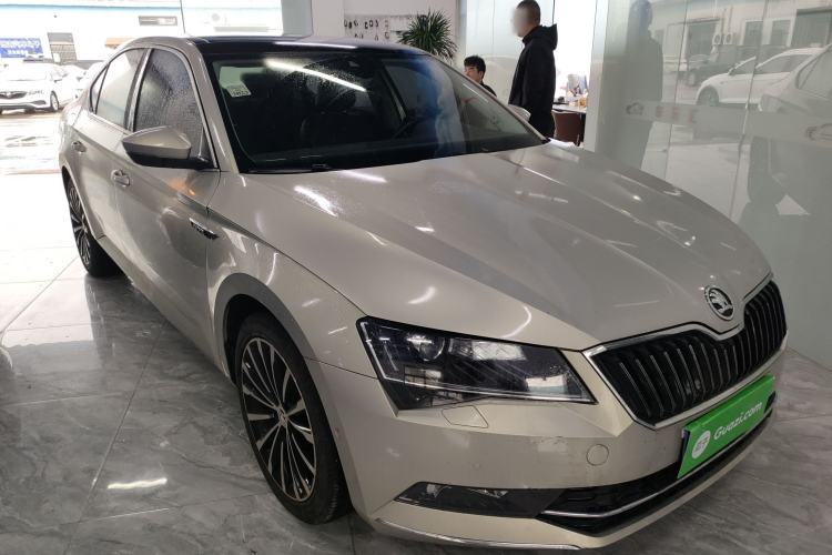 Used Skoda Superb 2016 TSI330 DSG Smart Drive Edition Front Right 45 Deg