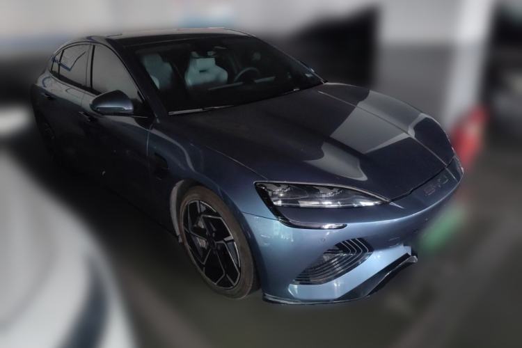 Used BYD Seal 2022 700 km Long-Range Rear-Wheel-Drive Version Front Right 45 Deg