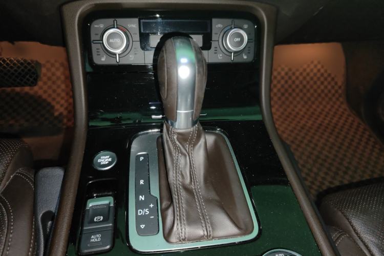 Used Volkswagen Touareg 2017 3.0 TSI Touareg Model Gear Lever