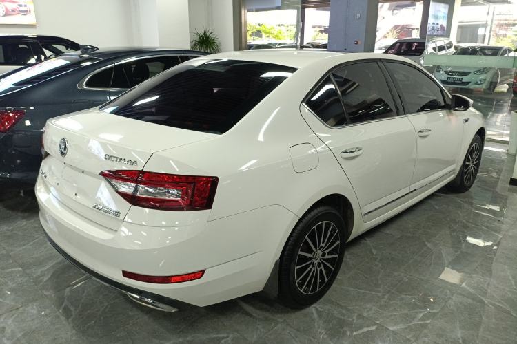 Used Skoda Octavia 2019 TSI230 DSG SmartDrive Luxury Edition China V Standard Rear Right 45 Deg