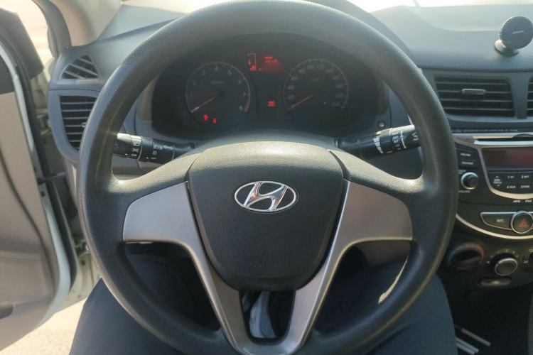 Used Hyundai Verna (older generation) 2014 1.4L Manual Smart GLS Trim
