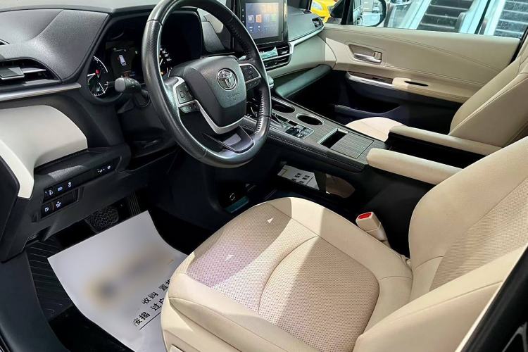 Used Toyota Sienna 2021 2.5L Hybrid Luxury Edition