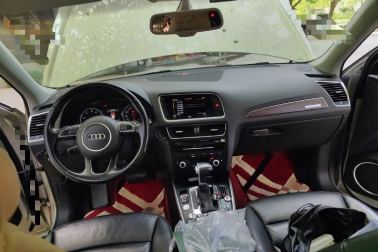 Used Audi Q5 2015 40 TFSI Comfort Model Center Console