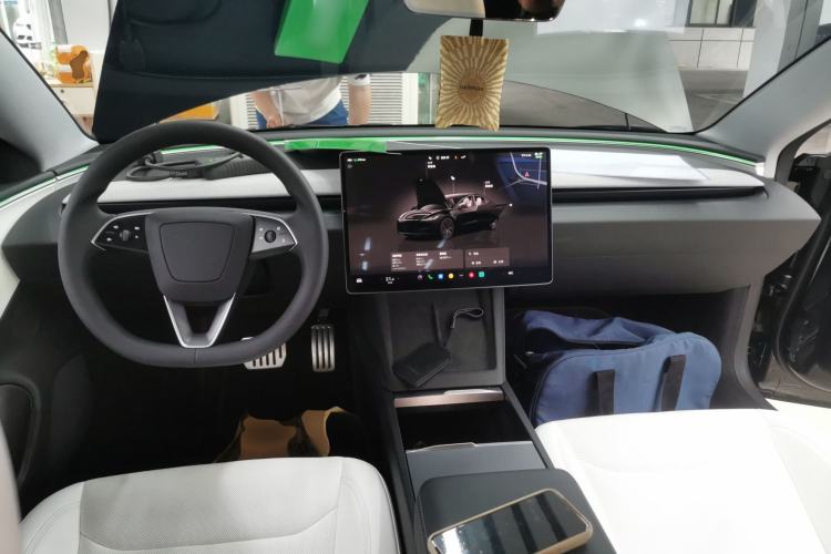 Used Tesla Model 3 2023 Long-Range All-Wheel-Drive Version Center Console