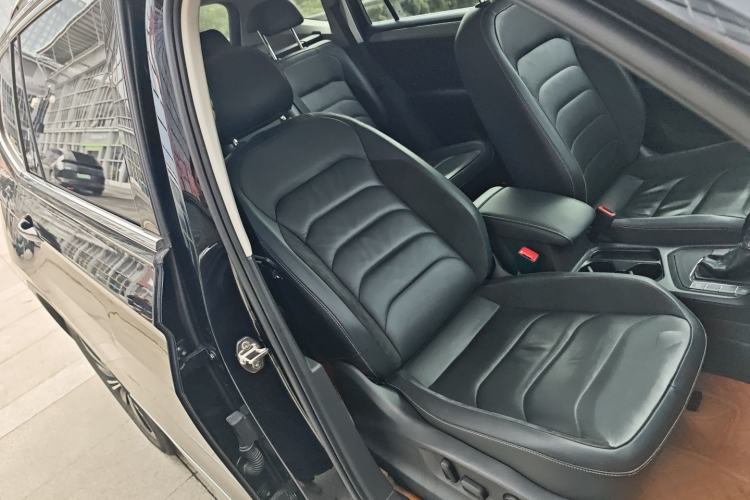 Used Volkswagen Tiguan L 2021 330TSI Automatic Two-Wheel Drive Smart Edition Right Front Seat