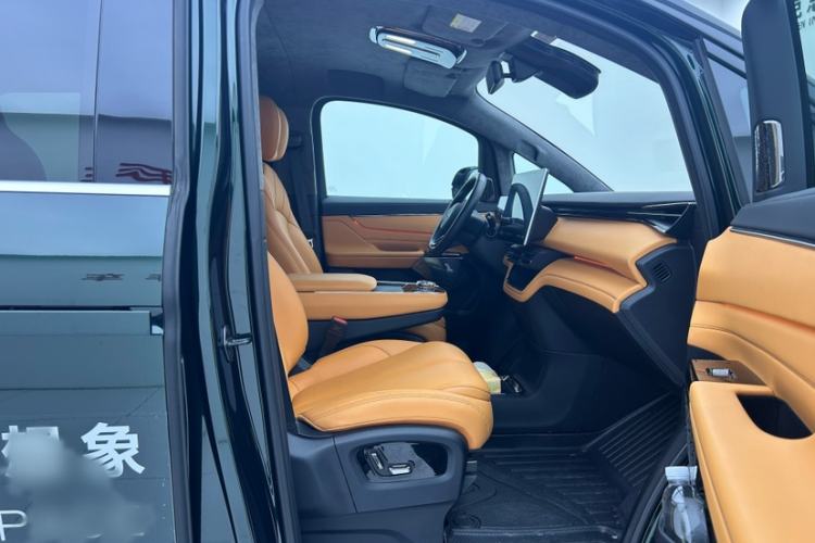 Used Geely Galaxy LEVC L380 2025 805 km Flagship Version All-Wheel Drive