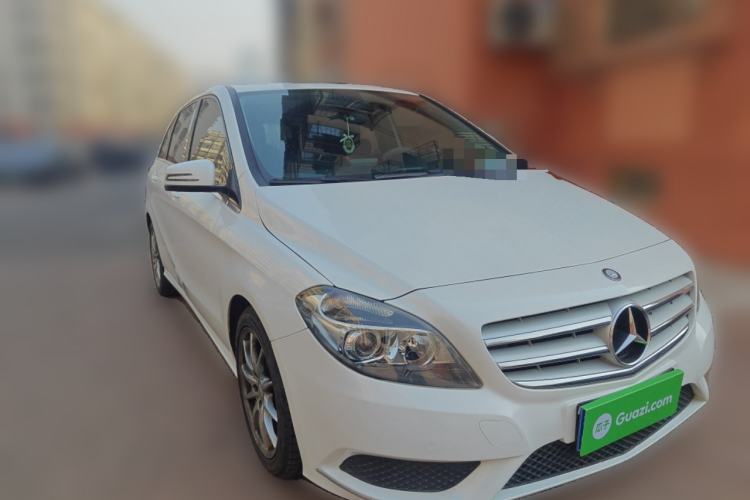 Used Mercedes-Benz B-Class 2012 B 180 Front Right 45 Deg