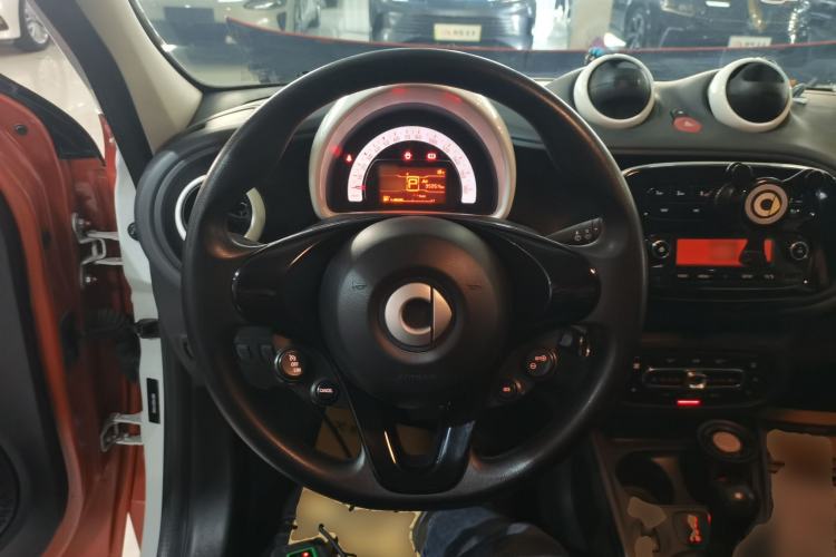 Used smart forfour 2016 1.0L 52 kW Dynamic Edition

