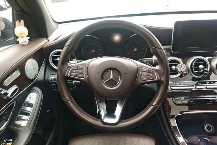 Used Mercedes-Benz GLC 2018 Facelift GLC 260 4MATIC Luxury Edition
