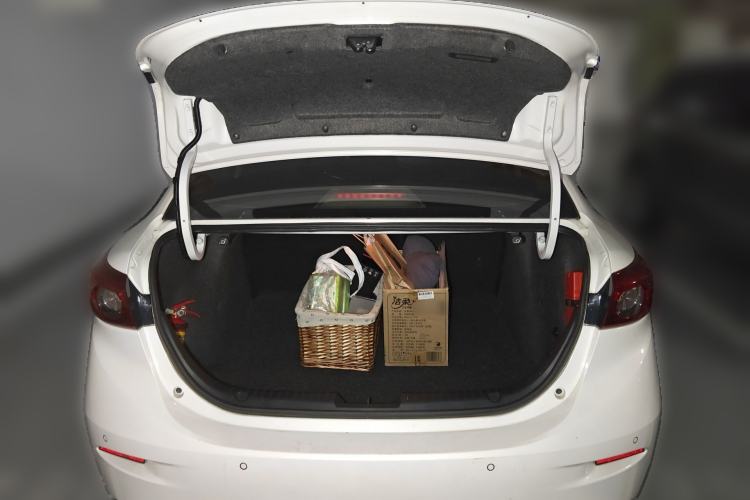 Used Mazda 3 Axela 2017 Sedan 1.5L Automatic Luxury Model Emission Standard China V
