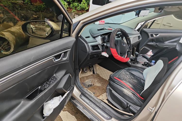 Used Geely Auto Emgrand GS 2016 Elegant Edition 1.8L Manual Fashion Model Driver Seat