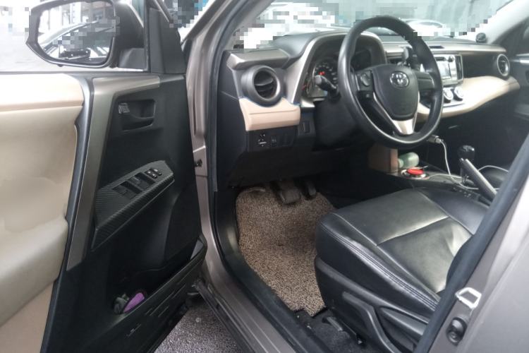 Used Toyota RAV4 2015 2.0L CVT Two-Wheel Drive Urban Edition
