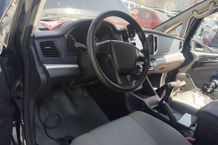 Used FORTHING Lingzhi 2023 V3 1.6L Base Model 2 Seats Center Console