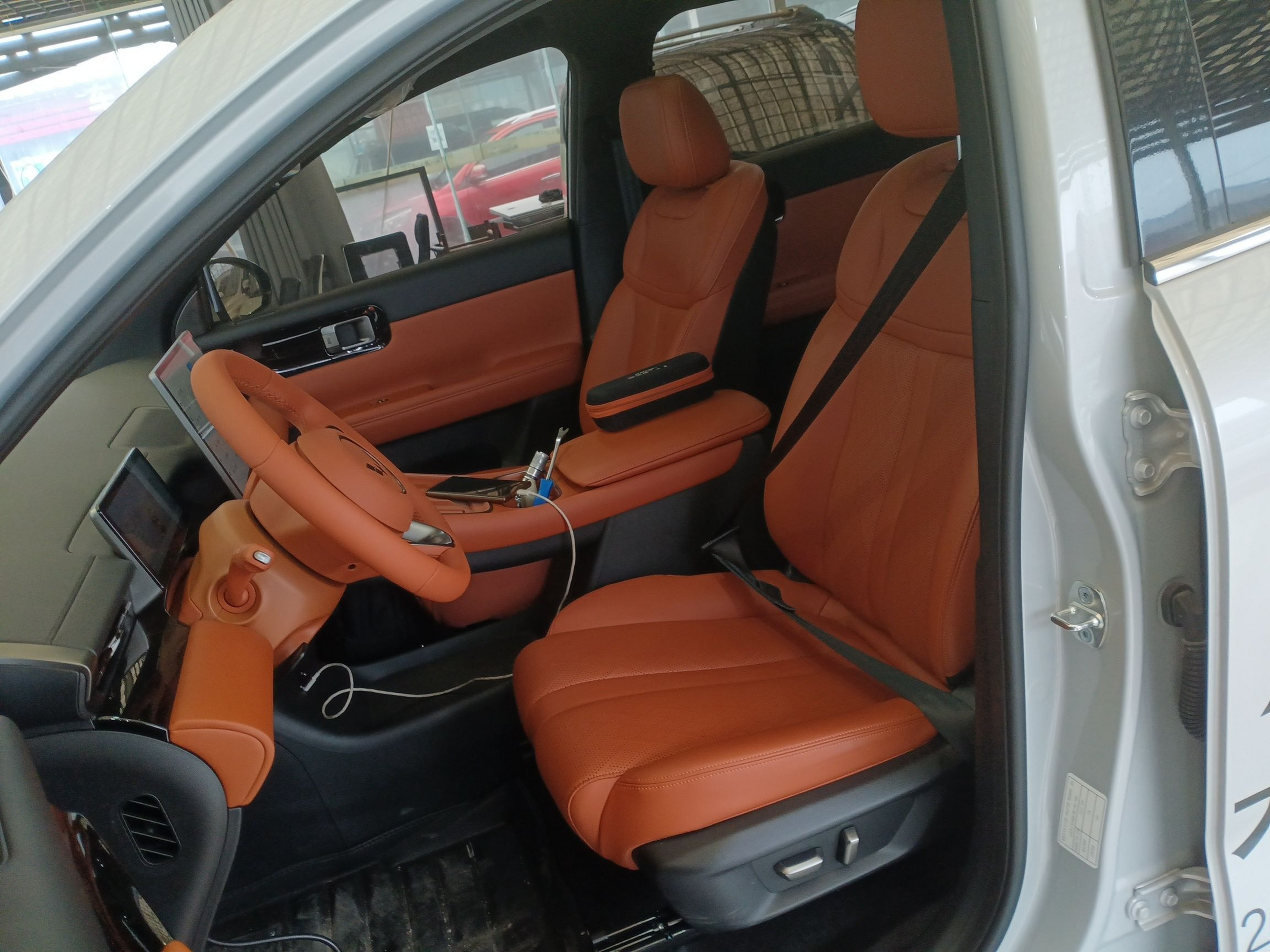 المقاعد الأمامية داخل السيارة