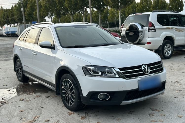 Used Volkswagen Cross Lavida 2014 1.6L Automatic