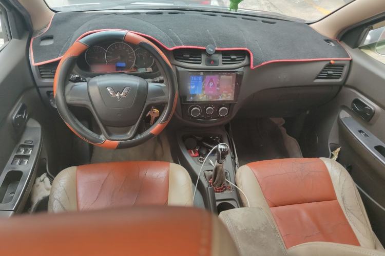 Used Wuling Hongguang 2016 1.5L Restyled S Comfort Version Center Console