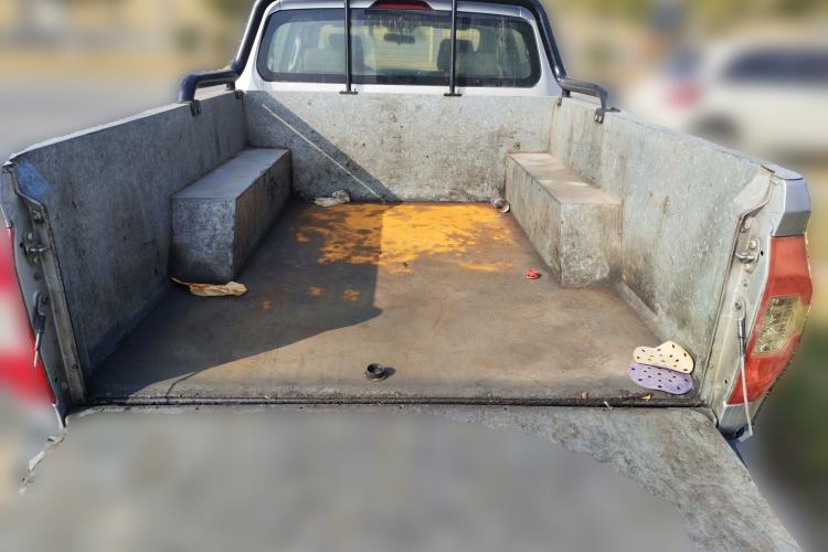 Used SAIC MAXUS T60 2017 2.8T Diesel Manual Two-Wheel Drive High-Ride Elite Long-Body Emission Standard V
