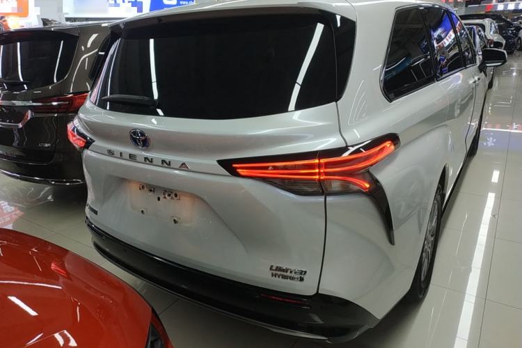 Used Toyota Sienna 2021 2.5L Hybrid Premium Edition
