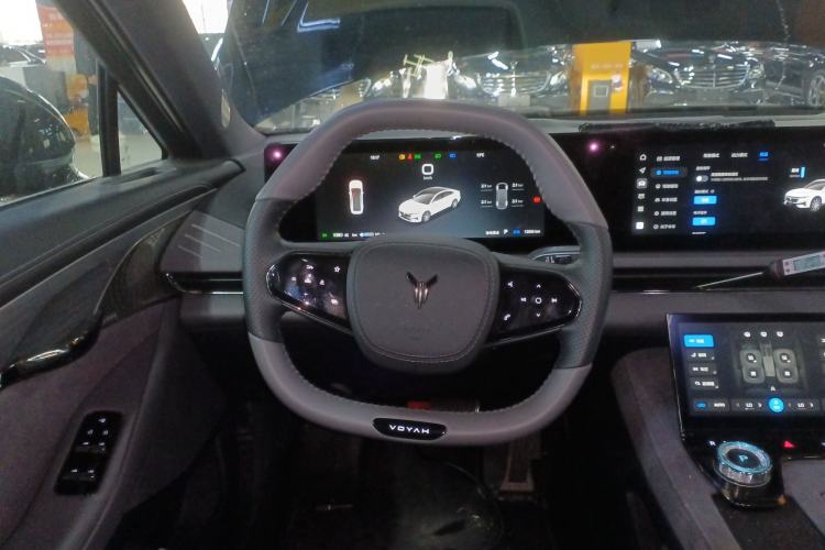 Used VOYAH PASSION 2024 PHEV Four-Wheel Drive Ultra-Long Range Flagship Model
