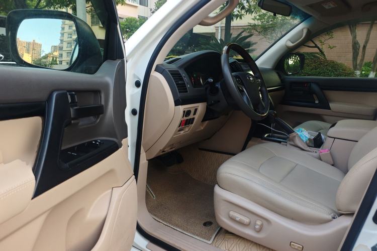 Used Toyota Land Cruiser 2015 4.0L V6 Middle East Low-Trim Version
