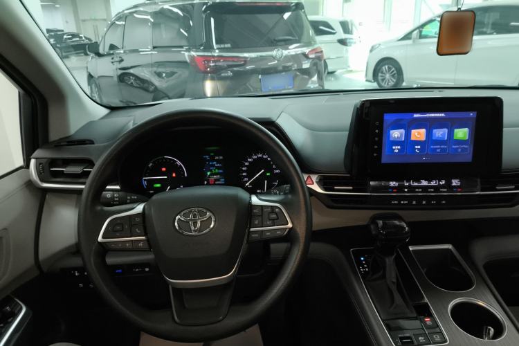 Used Toyota Granvia 2023 2.5L Hybrid Luxury Edition
