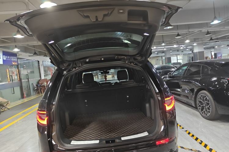 Used Land Rover Discovery Sport 2022 249 PS Metropolitan Edition 5 Seats Trunk