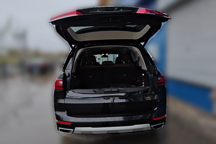 Used BMW X7 2022 xDrive40i Luxury Package with Leading Features Trunk