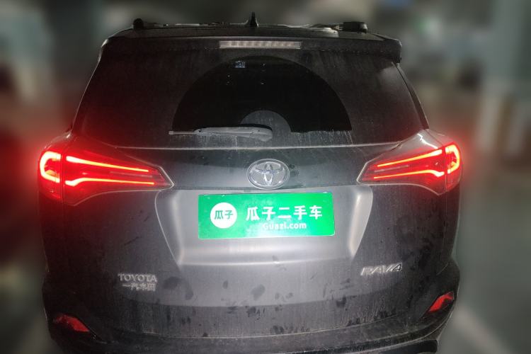 Used Toyota RAV4 2016 2.0L CVT Two-Wheel Drive Fashion Edition China V Standard
